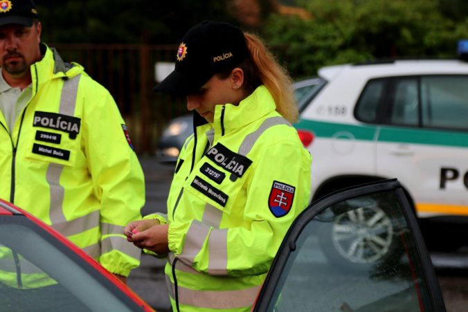 Vláda schválila 5000-eurové príspevky pre policajtov, parlament o nich má rozhodnúť zrýchlene