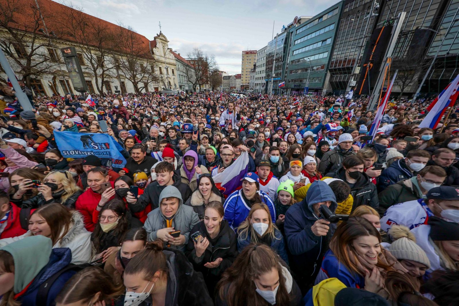 OBRAZOM: Takto vítali fanúšikovia slovenských hokejistov v Bratislave