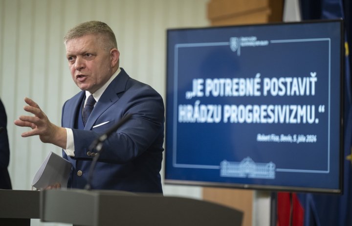 Robert Fico navrhuje dať do ústavy, že sú len dve pohlavia, zákaz adopcií homosexuálnymi pármi či zaviesť možnosť, že predpisy EÚ už nebudú musieť mať prednosť pred domácimi zákonmi.