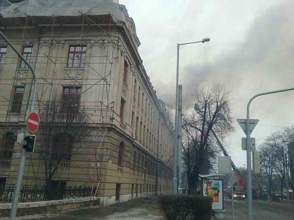 V Košiciach horí budova daňového úradu