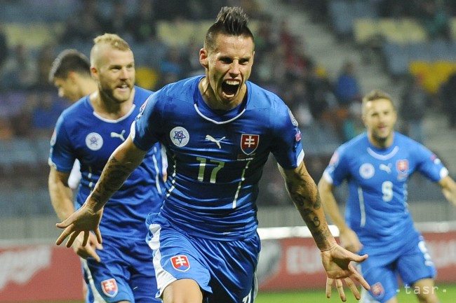 Slovenský reprezentant Marek Hamšík oslavuje svoj gól vo futbalovom zápase 3. kola kvalifikácie na EURO 2016 medzi Bieloruskom a Slovenskom. Borisov, 12. októbra 2014. 