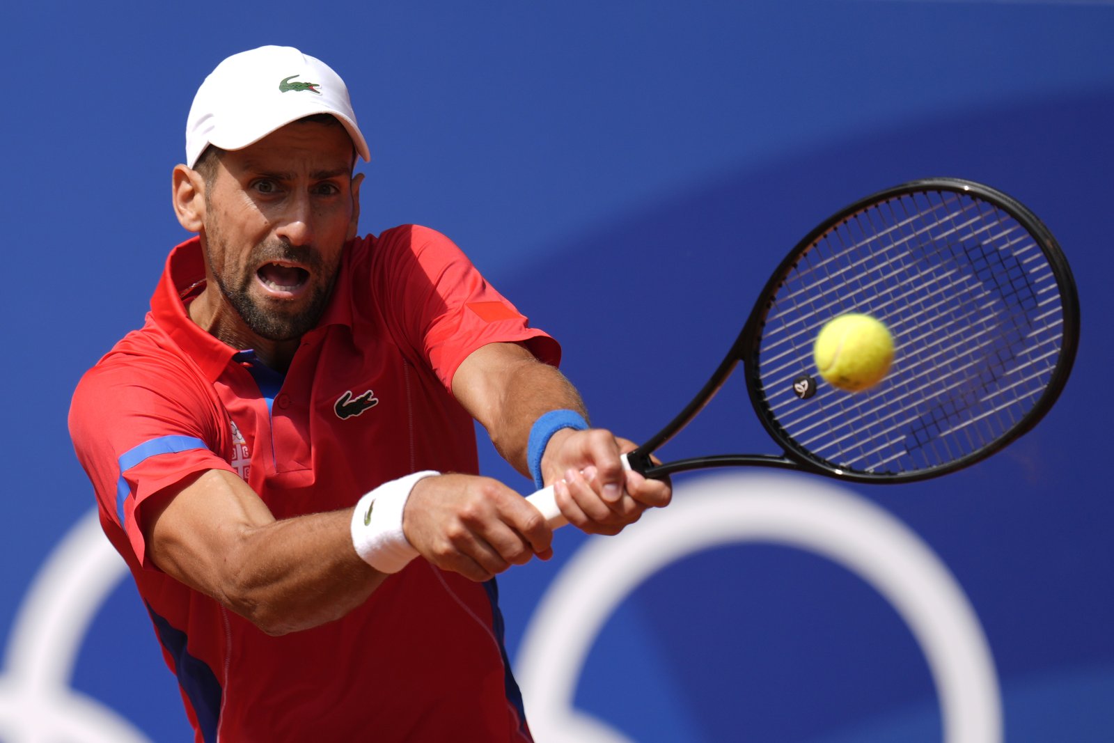 Novak Djoković získal na olympiáde v Paríži zlatú medailu, keď vo finále porazil Španiela Carlosa Alcaraza 7:6, 7:6.