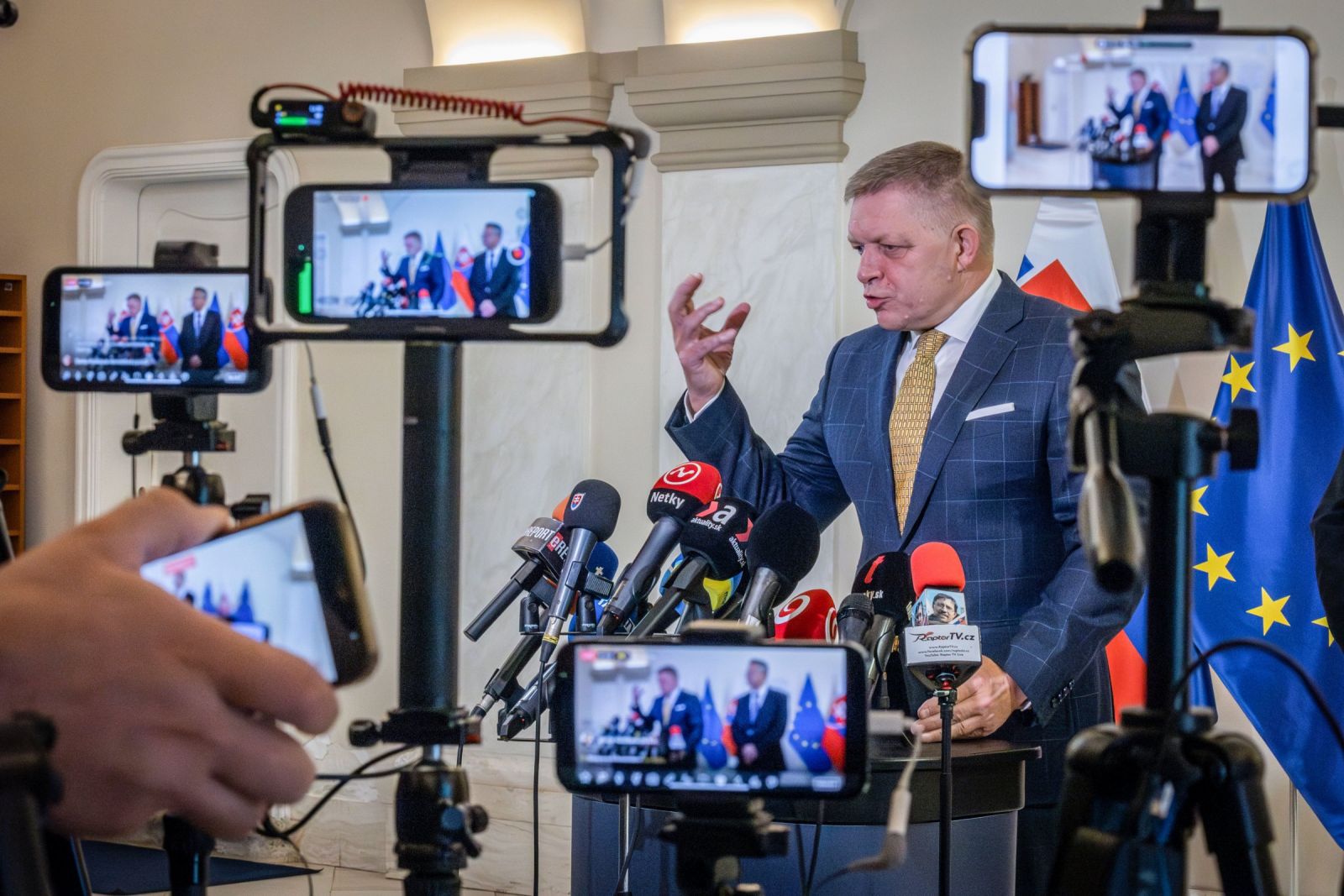 Robert Fico pripúšťa, že by v rámci konsolidačného balíčka ešte mohli zmeniť navrhovanú daň za knihy aj daň za ubytovanie