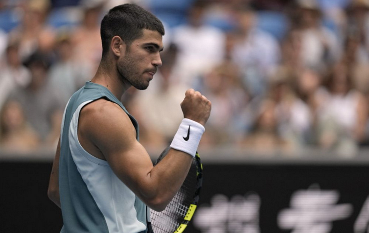 Australian Open: Alcaraz i Djokovič postúpili do 3. kola dvojhry