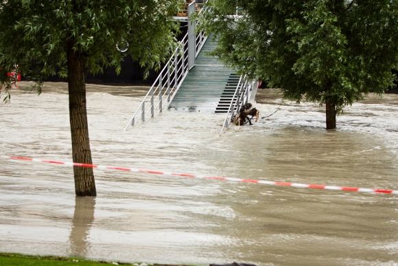 Zaplavená časť dunajského nábréžia na Fajnorovom nábreží. Bratislava, 5. jún 2013. 