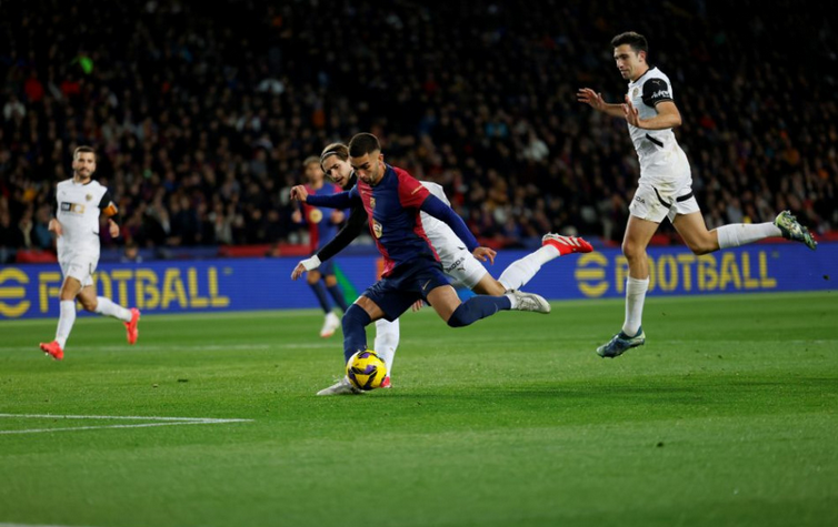 FC Barcelona deklasovala Valenciu 7:1, Flick: Milujem hlad nášho tímu