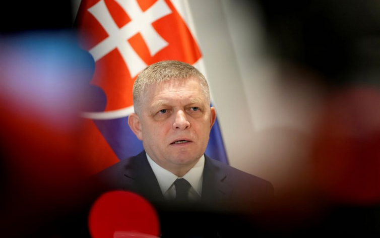 Fico: Prezident urobil chybu, ak rešpektuje nepodanie ruky študenta