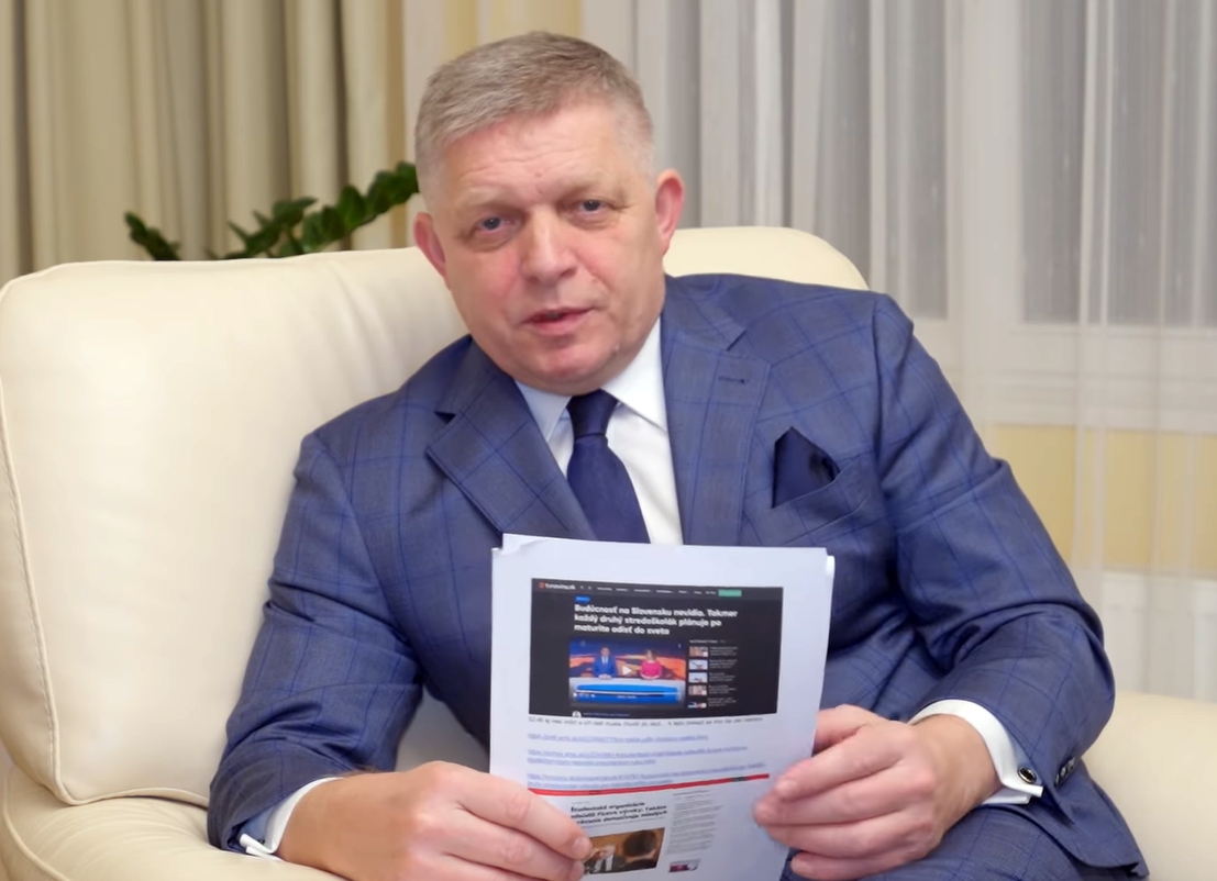 Robert Fico v novom videu kritizuje opozíciu, generálneho tajomníka NATO aj francúzskeho premiéra