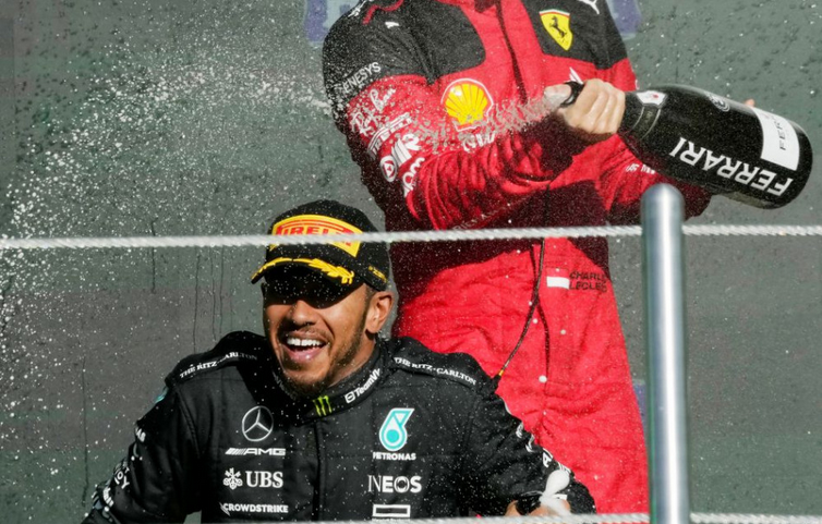 F1: Hamilton prvýkrát v sídle Ferrari: Tento deň si zapamätám naveky