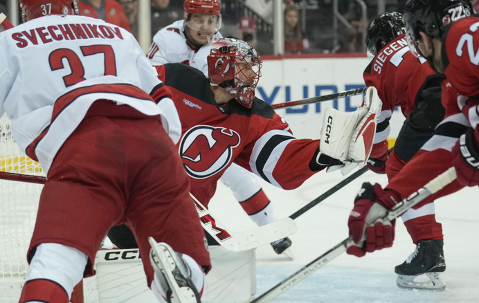 NHL: New Jersey zdolalo Carolinu 4:2, Tatar si pripísal asistenciu