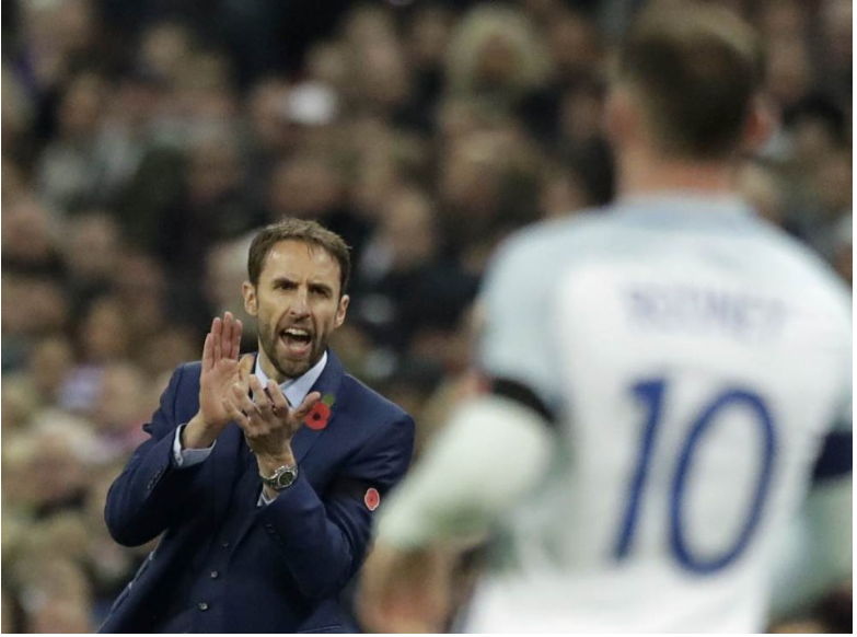 Southgate o očkovaní: Veľa hráčov verí konšpiračným teóriám