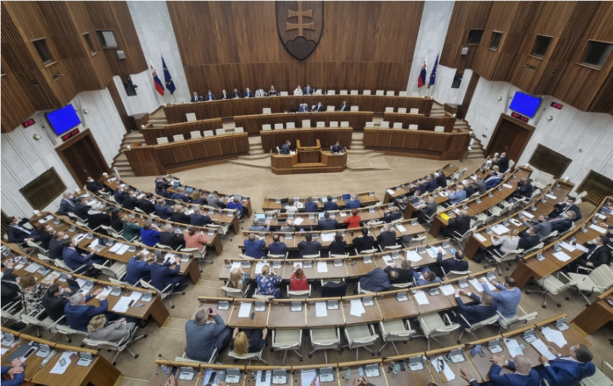 Novelu zákona NRSR schválila, výdavky rozpočtu stúpnu o 3,74 mld. eur