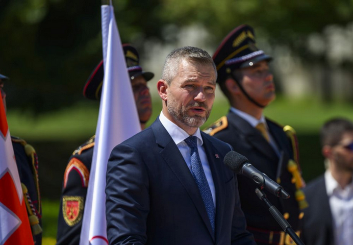 Prezident SR Peter Pellegrini sa chce stretnúť s premiérom i politickými lídrami