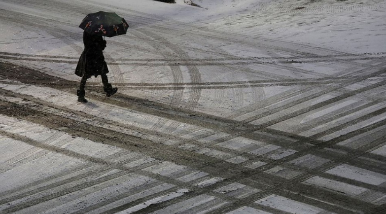 SHMÚ upozorňuje na vietor, sneženie, poľadovicu aj na snehové jazyky