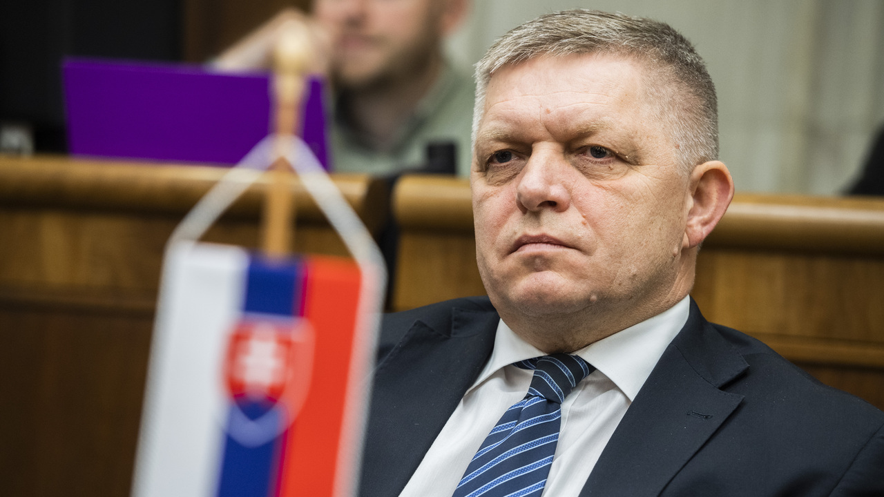 Premiér Robert Fico deň po Pellegriniho víťazstve konšpiroval o treste Západu a ohrození peňazí z EÚ