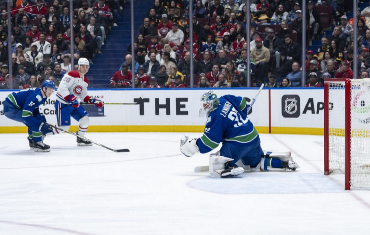 Slafkovský vyrovnal pred svojimi 21. narodeninami rekord Canadiens