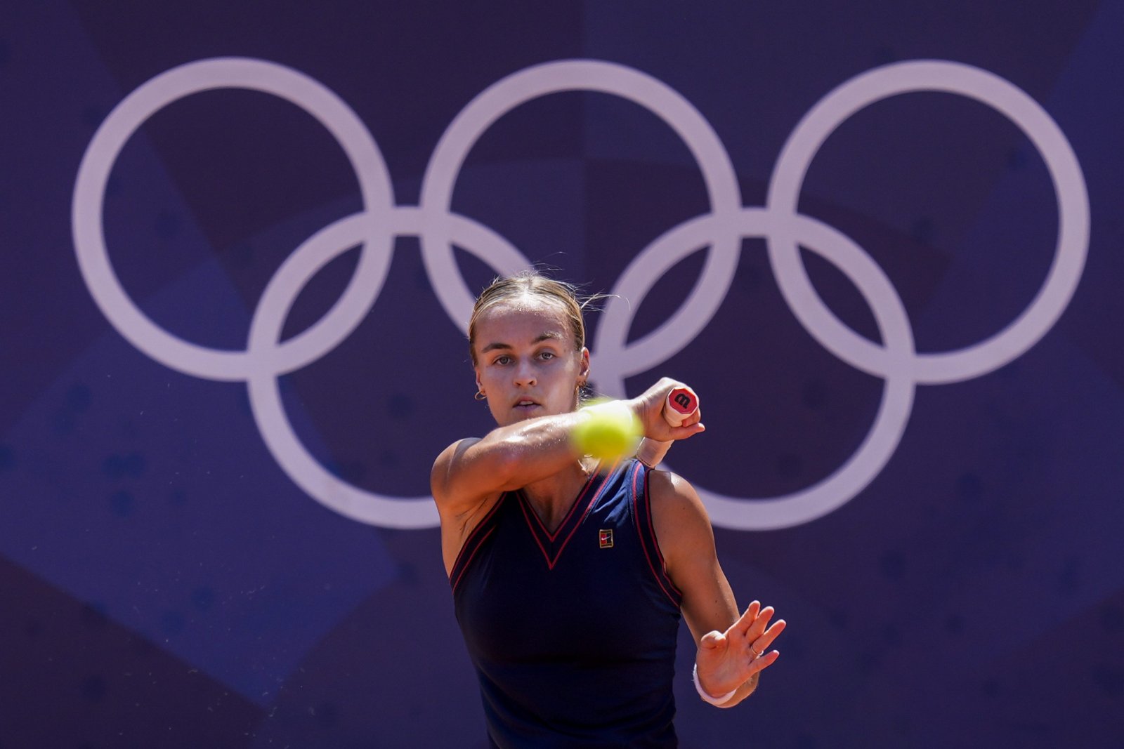 Fantázia: Anna Karolína Schmiedlová postúpila do semifinále tenisového olympijského turnaja, Barboru Krejčíkovú z Česka zdolala 6:4, 6:2.