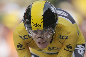 Britský cyklista Christopher Froome počas sedemnástej etapy Tour de France, ktorou bola časovka na 32 kilometrov a viedla z Embrunu do Chorges.