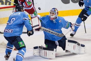 Zľava: Hráč Slovana Michal Sersen a brankár Slovana Jaroslav Janus počas hokejového zápasu ligy KHL medzi HC Slovan Bratislava - Lev Praha. Bratislava, 15. október 2013.