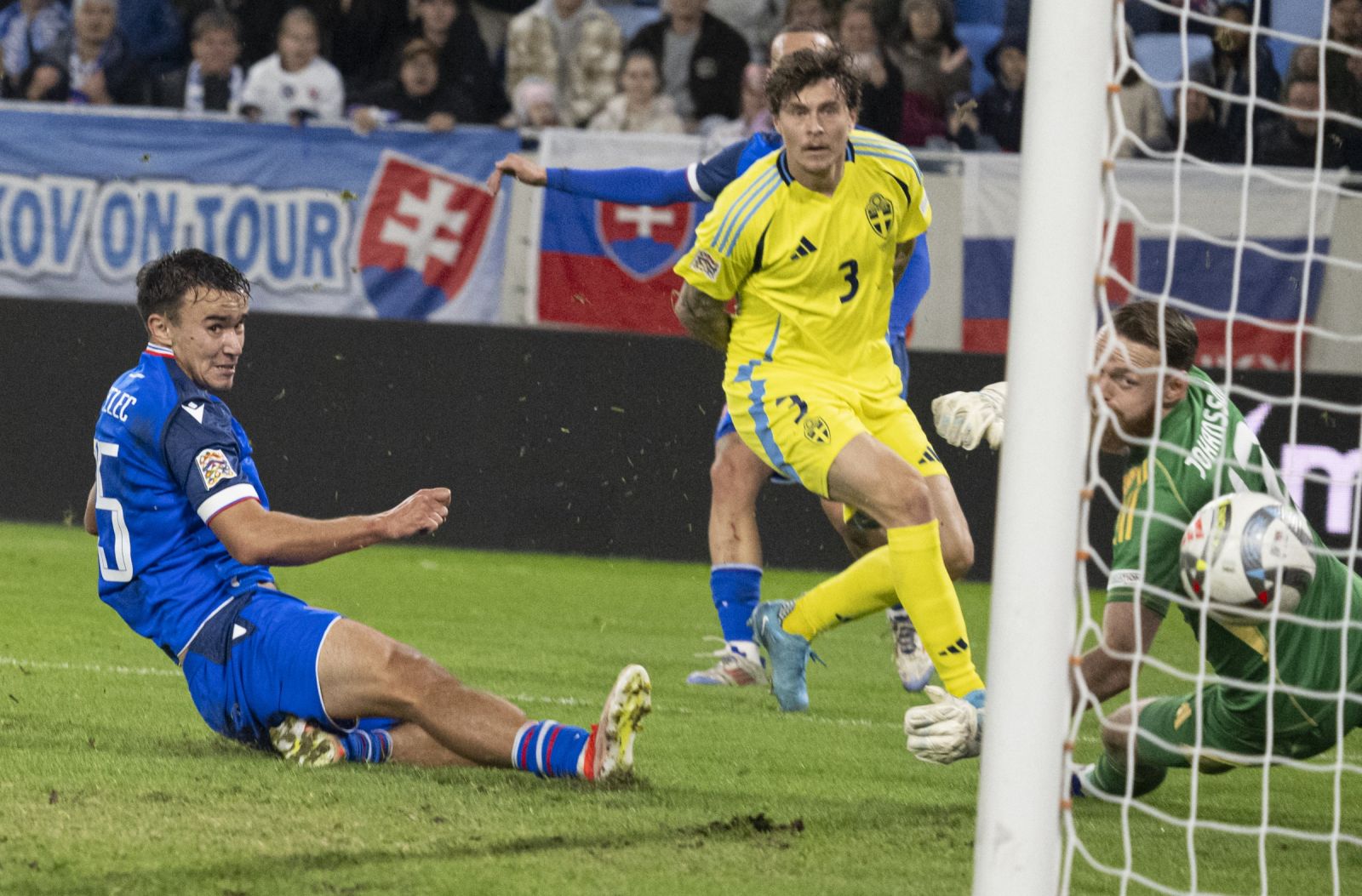 Liga národov: Slovenskí futbalisti remizovali 2:2 so Švédmi v zápase C-divízie