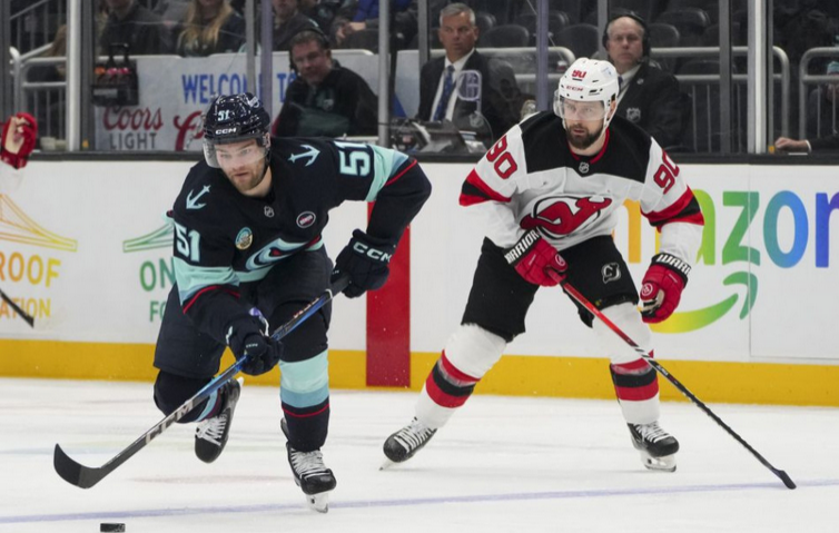 NHL: Slafkovský pomohol asistenciou k triumfu Montrealu, rozhodol Suzuki (video)