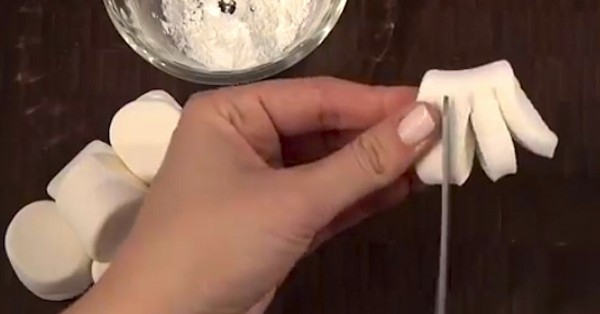 Video: Pozri, čo vzniklo, keď prerezala marshmallow