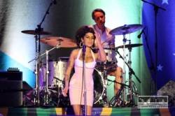 spevacku amy winehouse nasla policia