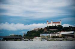 bratislava nabrezie hrad