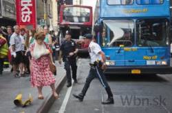 na times square sa zrazili vyletne autobusy