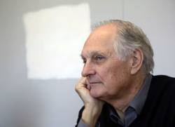 alan alda 676x492