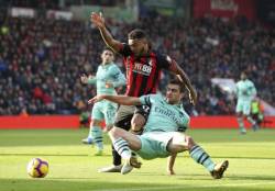 joshua king sokratis papastathopoulos 676x471