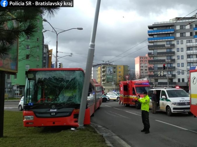 nehoda trolejbus bratislava 676x507