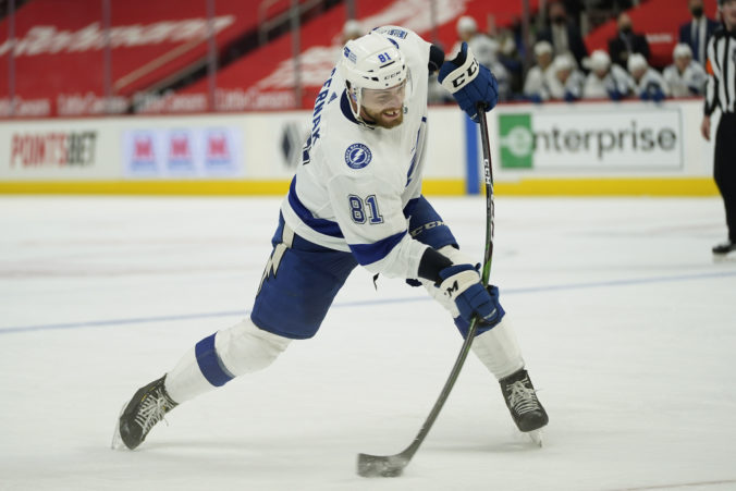 lightning_red_wings_hockey_85378 e696eb075d554ac6806a6af4ea76df51 676x451