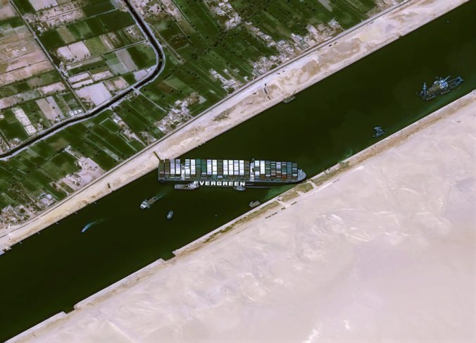 egypt_suez_canal_13120 c2196f1703a64950821c65e60bdb2366 676x487