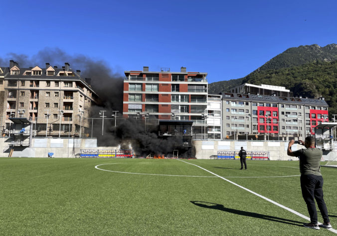 andorra_soccer_stadium_fire_77898 4012c5776c6c4b50a92627a0d91136d7 676x473