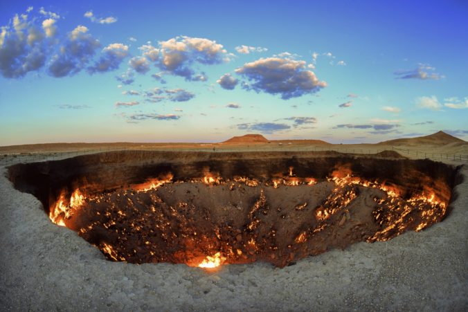 aptopix_turkmenistan_gates_of_hell_64133 e07621184c584aa3b5adfe388190e663 676x451