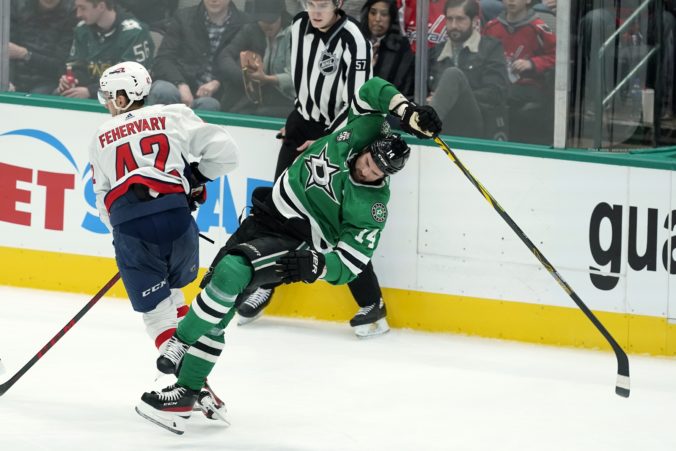 capitals_stars_hockey_02275 62d148047e344f77b549e65fa942a829 676x451