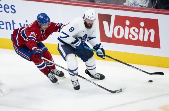 jake muzzin juraj slafkovsky nhl toronto maple leafs montreal canadiens 676x446