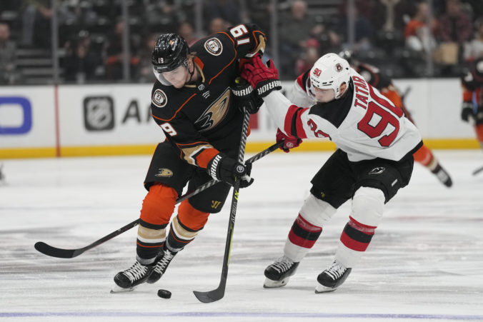 devils_ducks_hockey_01121 8afc23573df44351b78985f8723f68e0 676x451