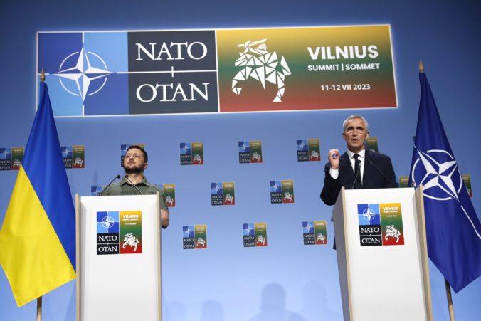 volodymyr zelenskyj jens stoltenberg summit nato vilnius 676x451