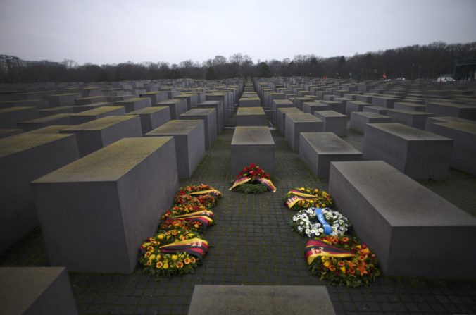 germany_holocaust_remembrance_99102 22303f756e3a4eb998b34c0ca1f78a9f 676x447