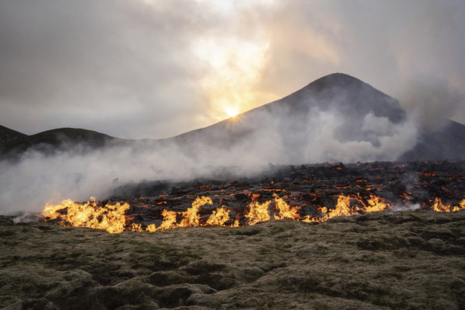 iceland_volcano_80177 676x451