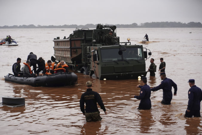 brazil_heavy_rains_30357 676x452