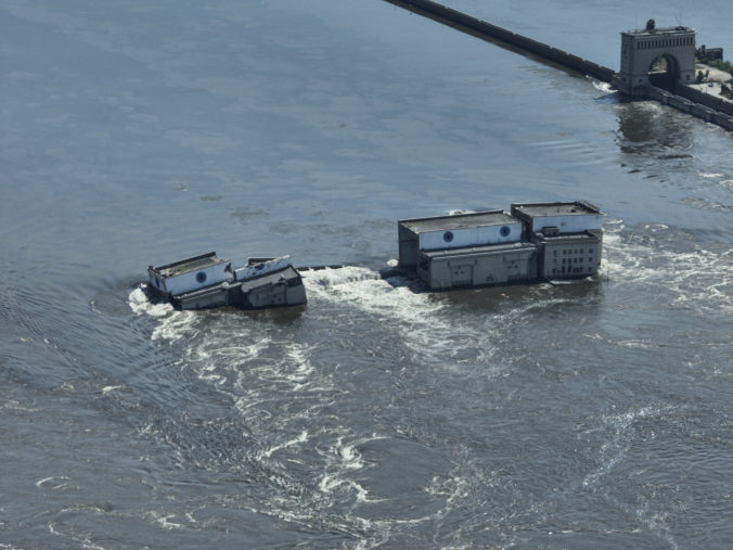 correction_russia_ukraine_war_damaged_dam_38212 676x507