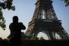 Eiffelovu vežu v Paríži zdobia olympijské kruhy, vyrobili ich z recyklovanej francúzskej ocele