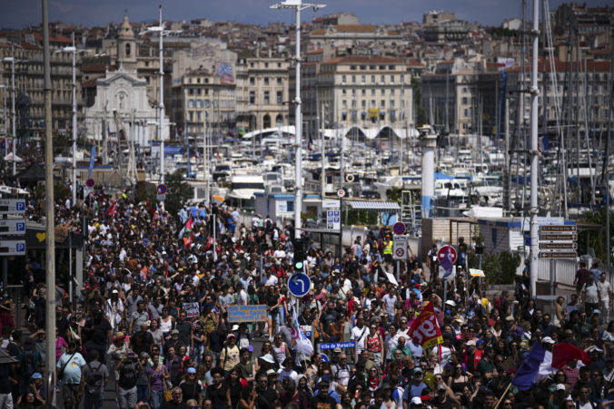 france_protest_53003 676x451