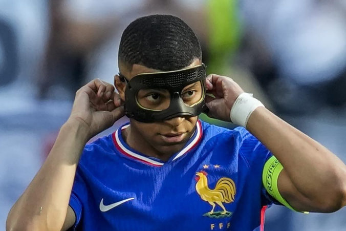 soccer_euro_2024_mbappe_mask_30882 676x451