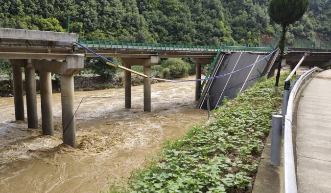 china_bridge_collased_95745 676x395