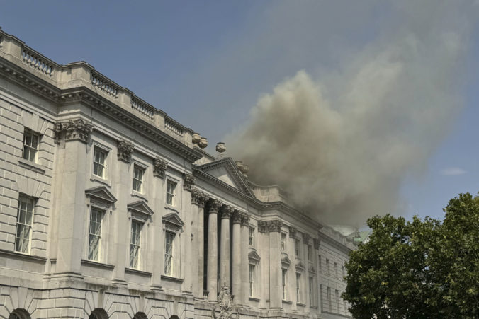 britain_somerset_house_fire_47585 1 676x451