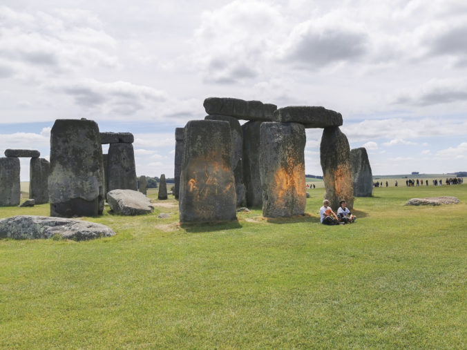 stonehenge_protest_29149 676x507